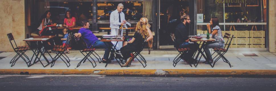 Brasileiro está mais disposto a comer em bares e restaurantes