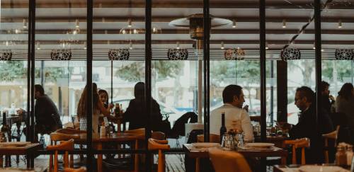 Vendas em bares e restaurantes saltam 4,6% em maio