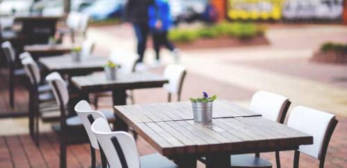 Pesquisa mostra que 71% dos bares e restaurantes têm dívidas