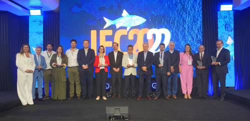 Entrega de documento, premiação e diversos painéis na abertura do IFC 