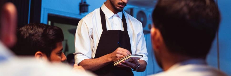 Vendas em bares e restaurantes caem 0,5% em março