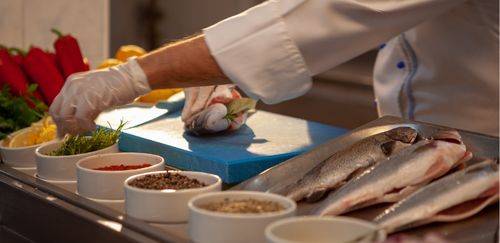 Alimentação fora do lar registra menor prejuízo desde a pandemia