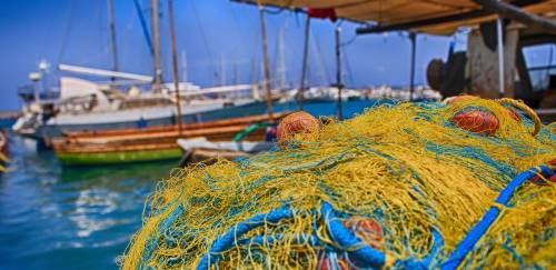  Força-tarefa tenta resgatar o que sobrou de embarcações em Peruíbe
