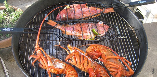 >Peixe na brasa: churrasco não é só picanha, asinha e costelinha Peixe na brasa: churrasco não é só picanha, asinha e costelinha