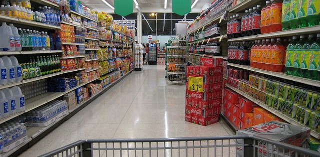 Varejo decepciona e alimentação fora do lar sobe